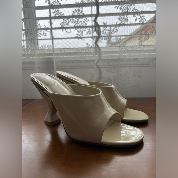 Larroudé Madonna Mule in Ivory Patent Leather / brand new - Picture 2 of 5